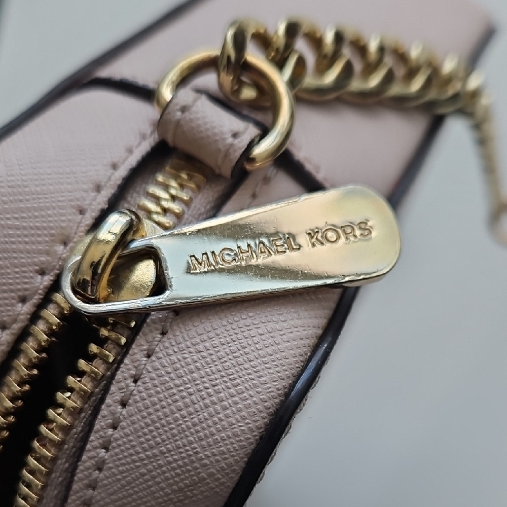 Michael Kors Blush Crossbody Bag with Gold Chain - Picture 8 of 11